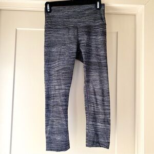 Lululemon crop legging size 6 wavy black gray white